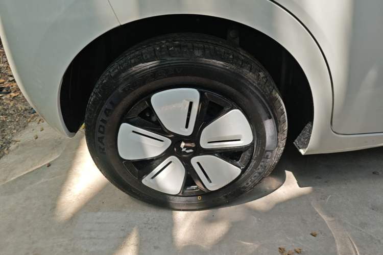 Used Wuling Hongguang MINIEV 2025 Four-Door Version Zhenxiang+ Edition Right Rear Wheel Hub