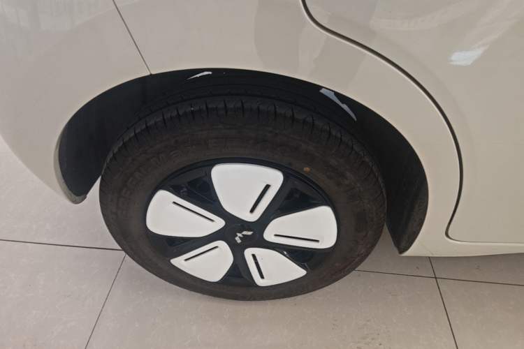 Used Wuling Hongguang MINIEV 2025 Four-Door Version Advanced Edition Right Rear Wheel Hub