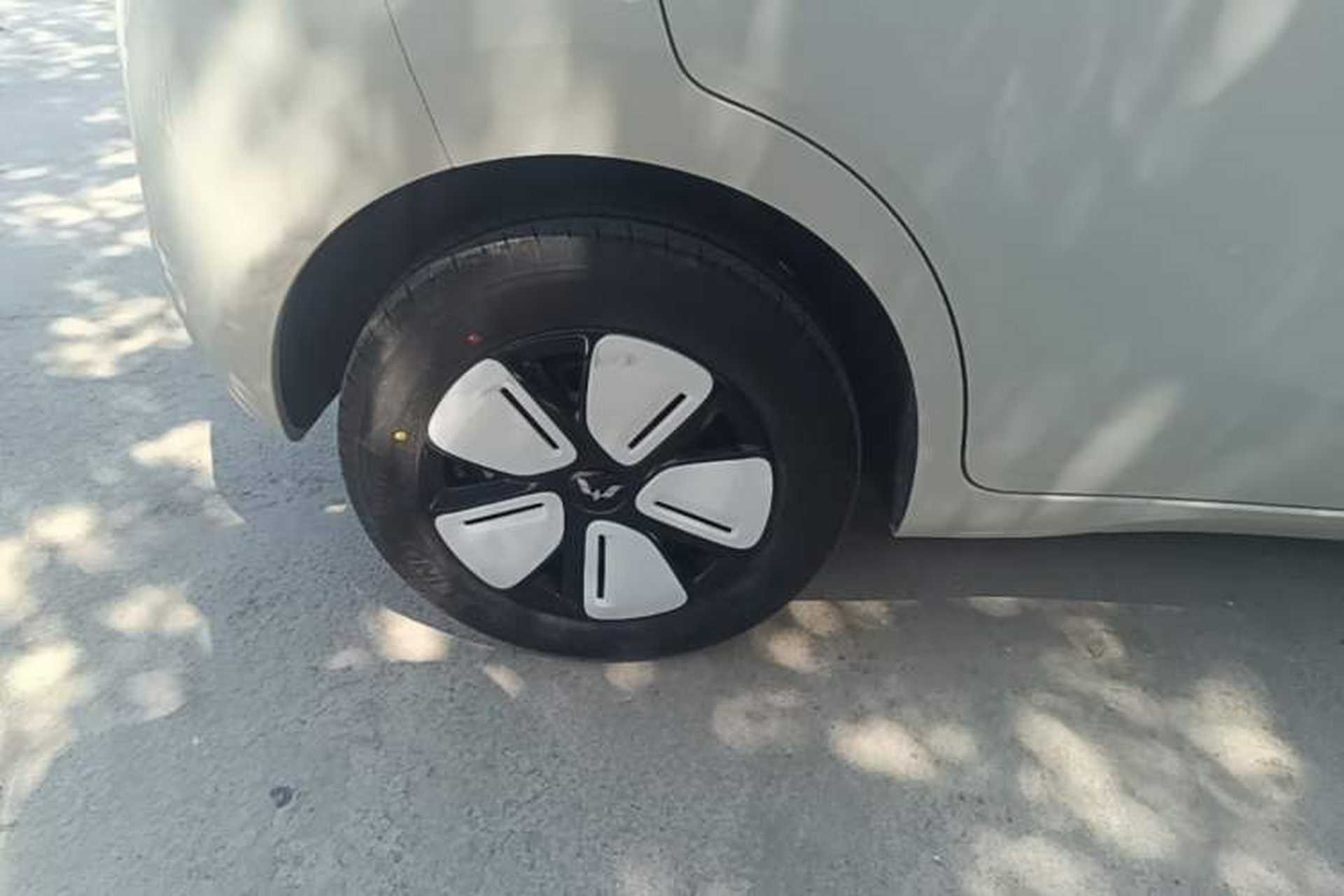 Used Wuling Hongguang MINIEV 2025 Four-Door Version Advanced Edition Right Rear Wheel Hub