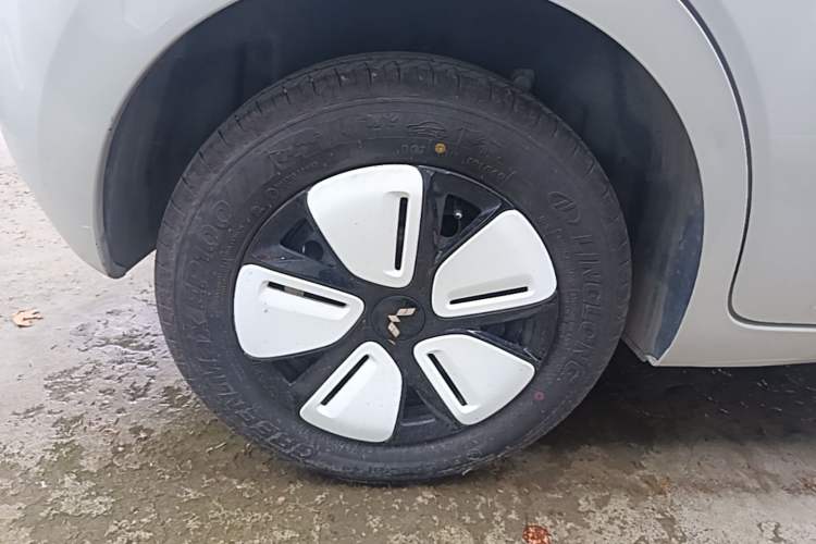 Used Wuling Hongguang MINIEV 2025 Four-Door Version Zhenxiang+ Edition Right Rear Wheel Hub