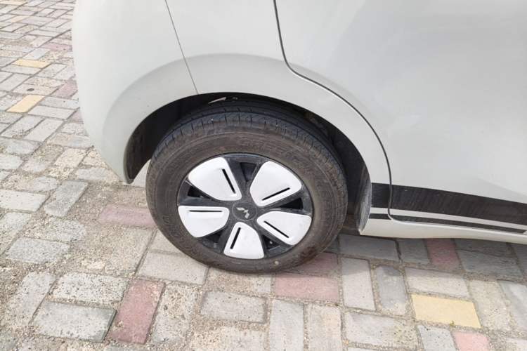 Used Wuling Hongguang MINIEV 2025 Four-Door Version Zhenxiang+ Edition Right Rear Wheel Hub