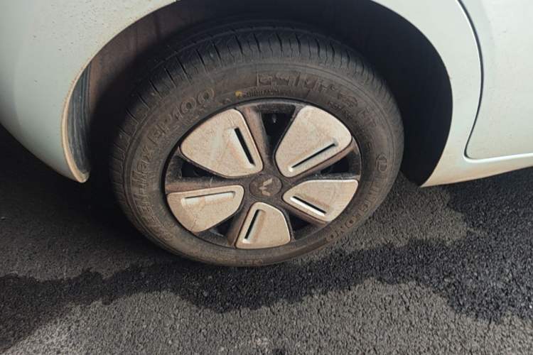 Used Wuling Hongguang MINIEV 2025 Four-Door Version Advanced Edition Right Rear Wheel Hub