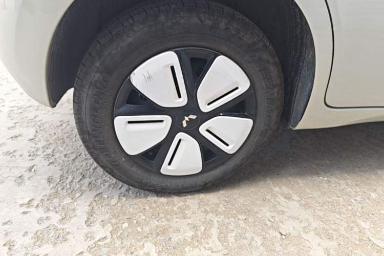 Used Wuling Hongguang MINIEV 2025 Four-Door Version Advanced Edition Right Rear Wheel Hub