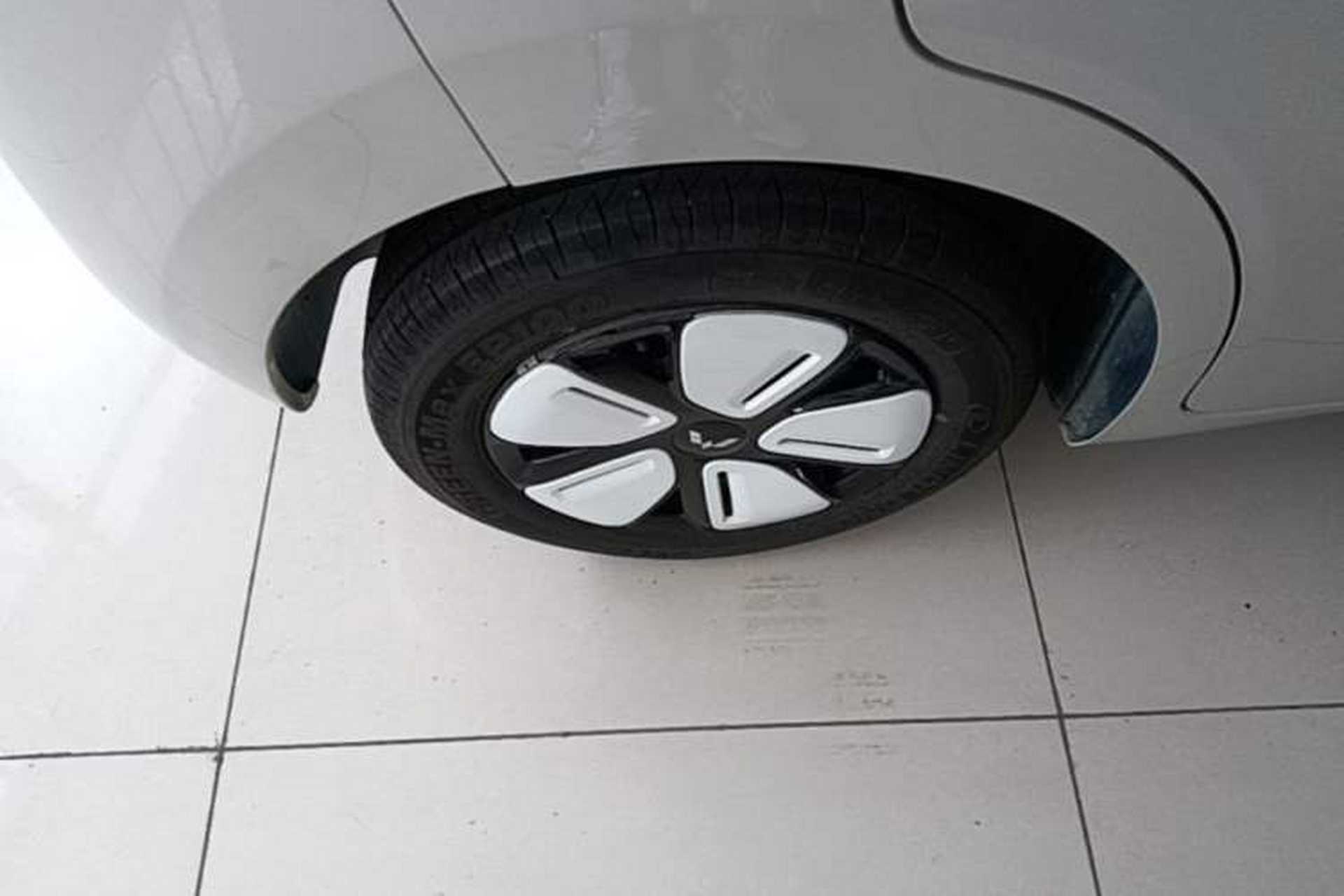 Used Wuling Hongguang MINIEV 2025 Four-Door Version Advanced Edition Right Rear Wheel Hub