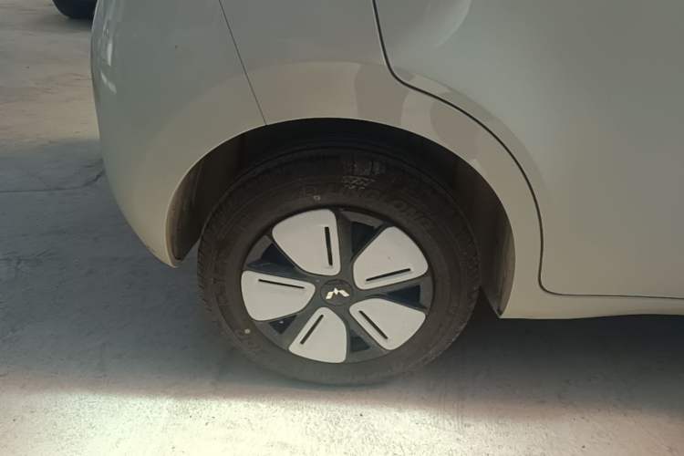 Used Wuling Hongguang MINIEV 2025 Four-Door Version Zhenxiang+ Edition Right Rear Wheel Hub