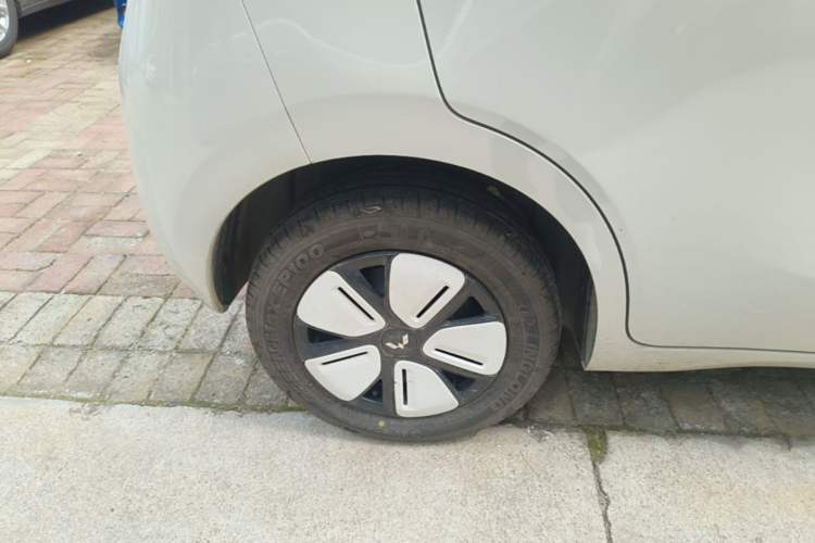 Used Wuling Hongguang MINIEV 2025 Four-Door Version Advanced Edition Right Rear Wheel Hub