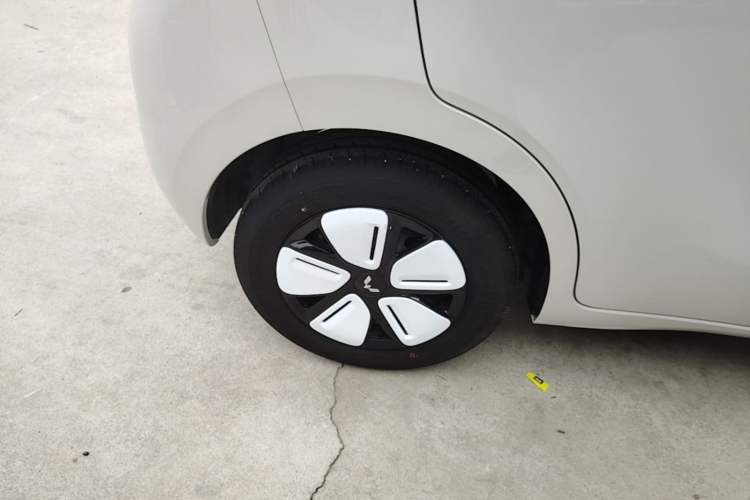 Used Wuling Hongguang MINIEV 2025 Four-Door Version Zhenxiang+ Edition Right Rear Wheel Hub