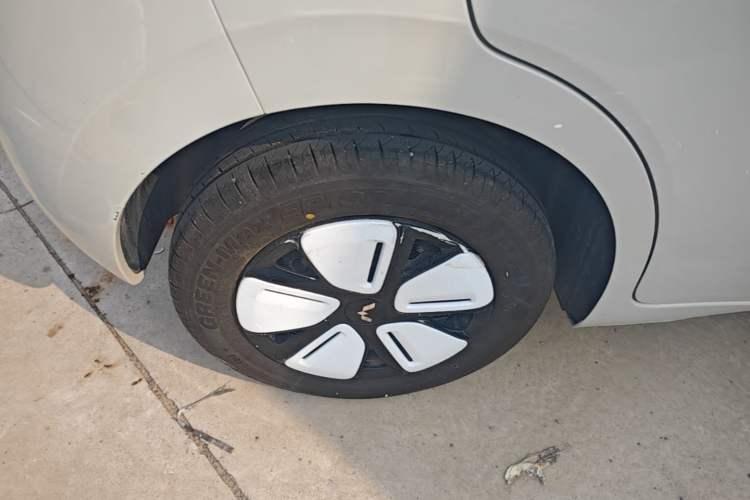 Used Wuling Hongguang MINIEV 2025 Four-Door Version Zhenxiang+ Edition Right Rear Wheel Hub
