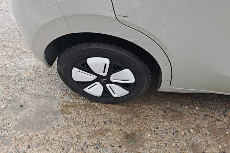 Used Wuling Hongguang MINIEV 2025 Four-Door Version Advanced Edition Right Rear Wheel Hub