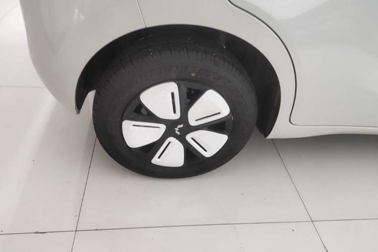 Used Wuling Hongguang MINIEV 2025 Four-Door Version Zhenxiang+ Edition Right Rear Wheel Hub