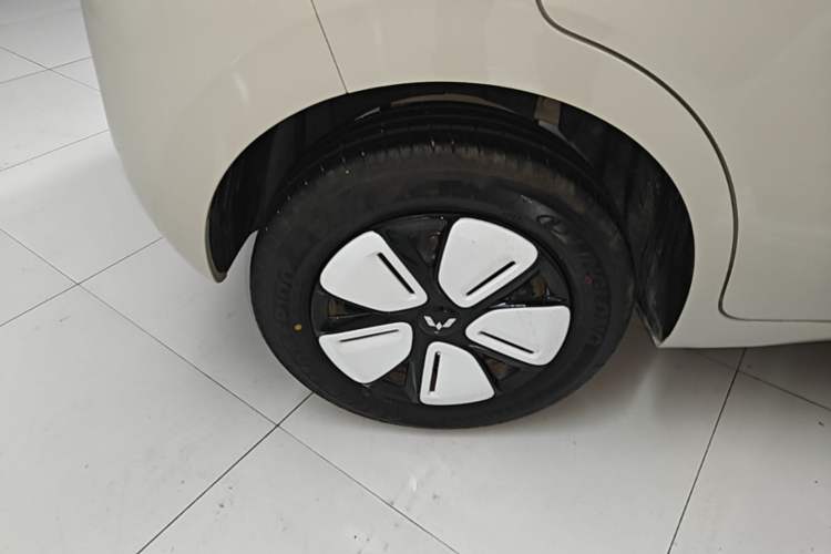 Used Wuling Hongguang MINIEV 2025 Four-Door Version Zhenxiang+ Edition Right Rear Wheel Hub