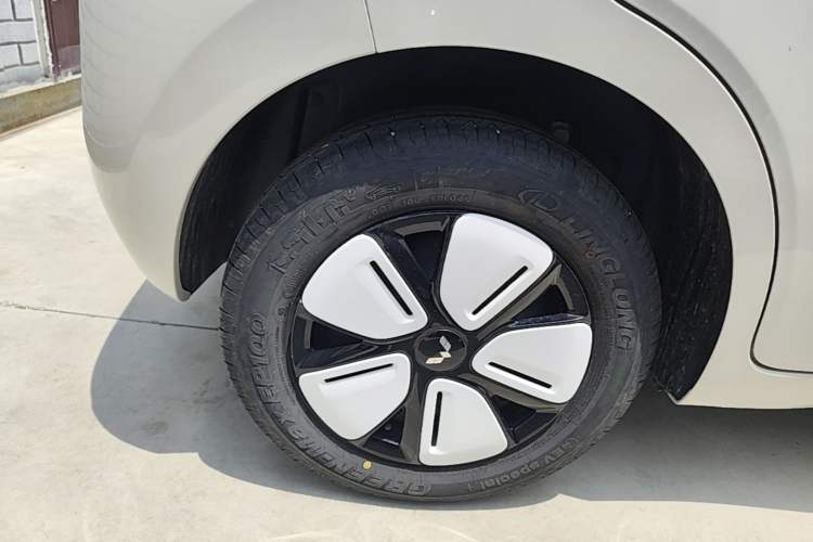 Used Wuling Hongguang MINIEV 2025 Four-Door Version Zhenxiang+ Edition Right Rear Wheel Hub