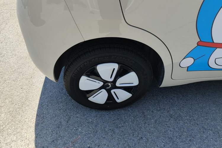 Used Wuling Hongguang MINIEV 2025 Four-Door Version Advanced Edition Right Rear Wheel Hub