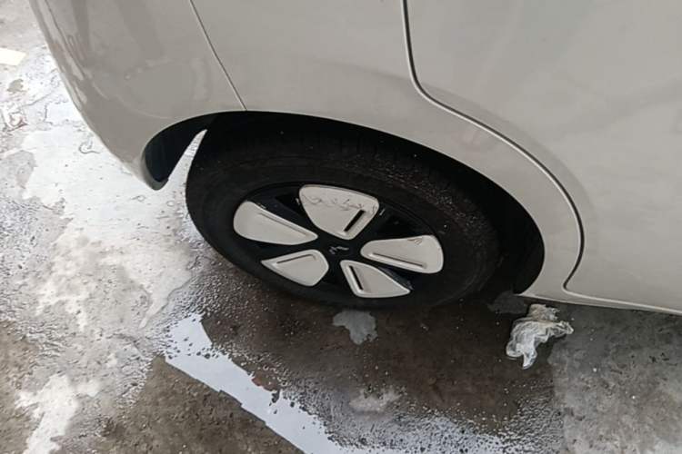 Used Wuling Hongguang MINIEV 2025 Four-Door Version Zhenxiang+ Edition Right Rear Wheel Hub