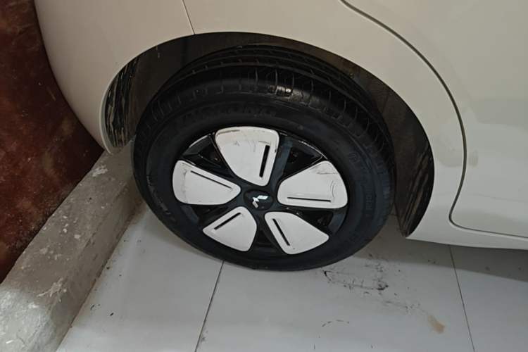 Used Wuling Hongguang MINIEV 2025 Four-Door Version Zhenxiang+ Edition Right Rear Wheel Hub