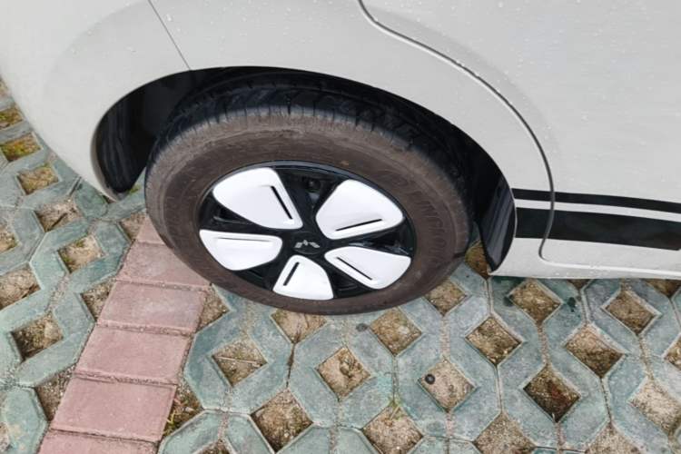 Used Wuling Hongguang MINIEV 2025 Four-Door Version Zhenxiang+ Edition Right Rear Wheel Hub
