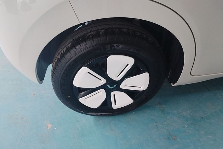 Used Wuling Hongguang MINIEV 2025 Four-Door Version Advanced Edition Right Rear Wheel Hub