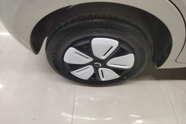 Used Wuling Hongguang MINIEV 2025 Four-Door Version Zhenxiang+ Edition Right Rear Wheel Hub