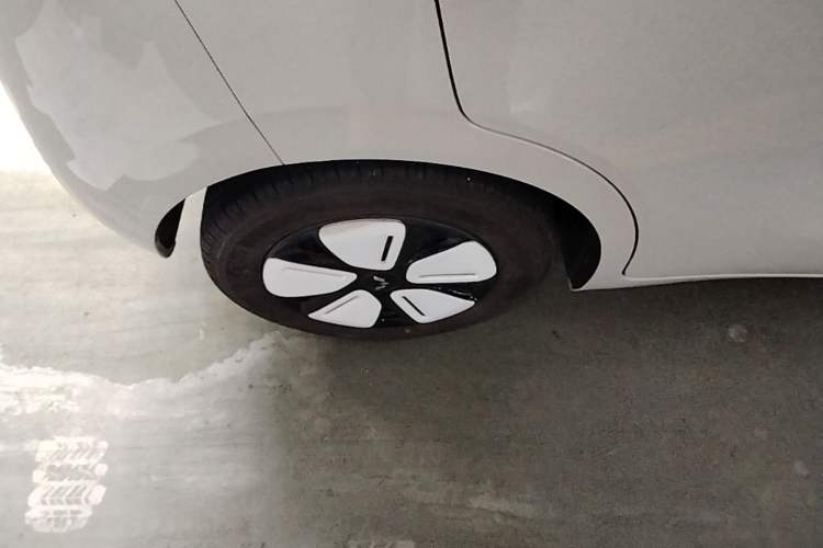 Used Wuling Hongguang MINIEV 2025 Four-Door Version Advanced Edition Right Rear Wheel Hub
