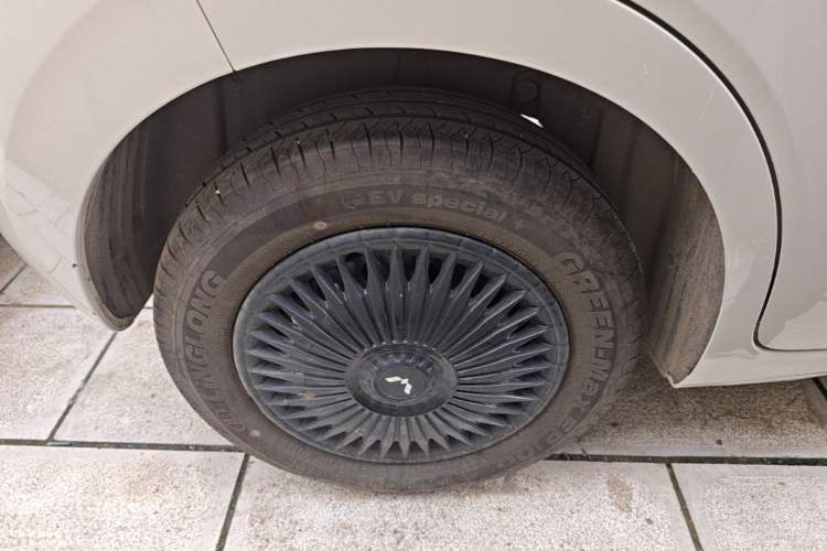 Used Wuling Hongguang MINIEV 2025 Four-Door Version Zhenxiang+ Edition Right Rear Wheel Hub