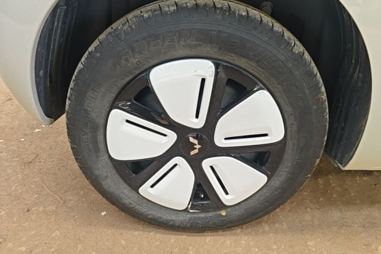 Used Wuling Hongguang MINIEV 2025 Four-Door Version Advanced Edition Right Rear Wheel Hub
