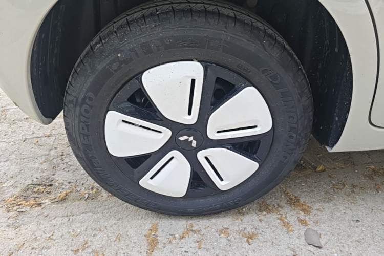 Used Wuling Hongguang MINIEV 2025 Four-Door Version Advanced Edition Right Rear Wheel Hub