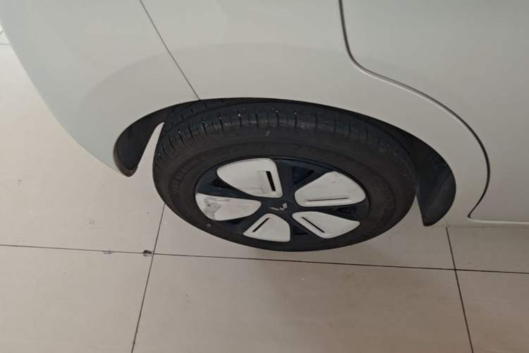 Used Wuling Hongguang MINIEV 2025 Four-Door Version Zhenxiang+ Edition Right Rear Wheel Hub