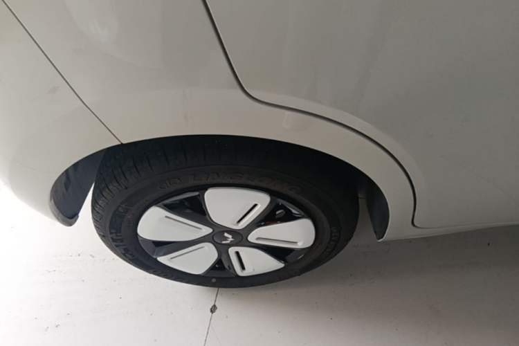 Used Wuling Hongguang MINIEV 2025 Four-Door Version Zhenxiang+ Edition Right Rear Wheel Hub