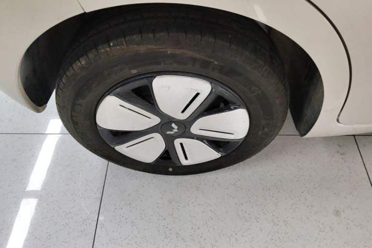 Used Wuling Hongguang MINIEV 2025 Four-Door Version Advanced Edition Right Rear Wheel Hub