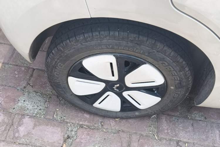 Used Wuling Hongguang MINIEV 2025 Four-Door Version Advanced Edition Right Rear Wheel Hub
