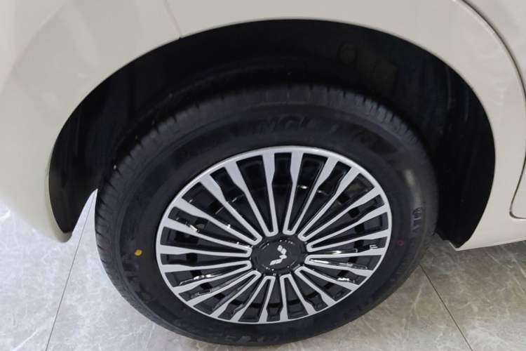 Used Wuling Hongguang MINIEV 2025 Four-Door Version Zhenxiang+ Edition Right Rear Wheel Hub