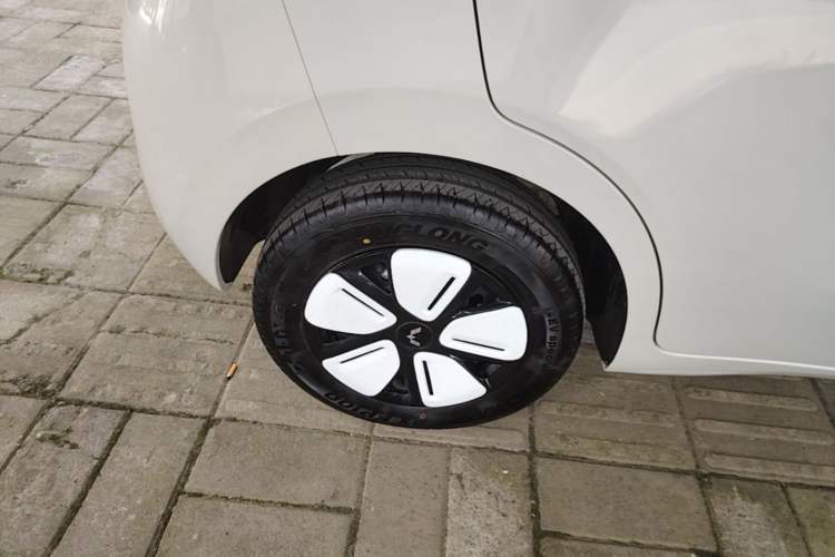 Used Wuling Hongguang MINIEV 2025 Four-Door Version Zhenxiang+ Edition Right Rear Wheel Hub