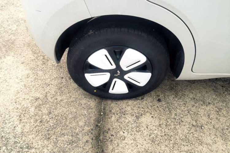 Used Wuling Hongguang MINIEV 2025 Four-Door Version Zhenxiang+ Edition Right Rear Wheel Hub