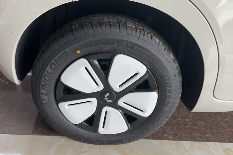 Used Wuling Hongguang MINIEV 2025 Four-Door Version Advanced Edition Right Rear Wheel Hub