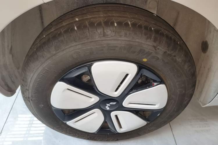 Used Wuling Hongguang MINIEV 2025 Four-Door Version Zhenxiang+ Edition Right Rear Wheel Hub