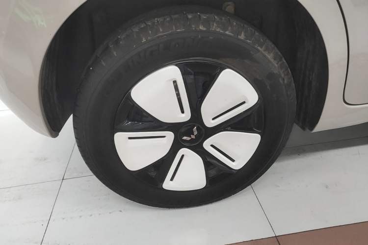 Used Wuling Hongguang MINIEV 2025 Four-Door Version Zhenxiang+ Edition Right Rear Wheel Hub