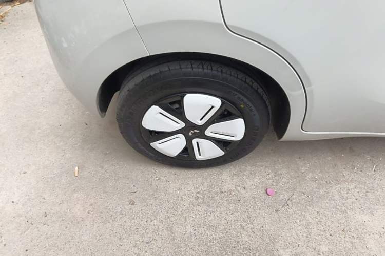 Used Wuling Hongguang MINIEV 2025 Four-Door Version Zhenxiang+ Edition Right Rear Wheel Hub