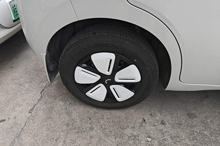 Used Wuling Hongguang MINIEV 2025 Four-Door Version Zhenxiang+ Edition Right Rear Wheel Hub