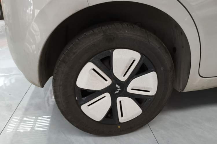 Used Wuling Hongguang MINIEV 2025 Four-Door Version Zhenxiang+ Edition Right Rear Wheel Hub