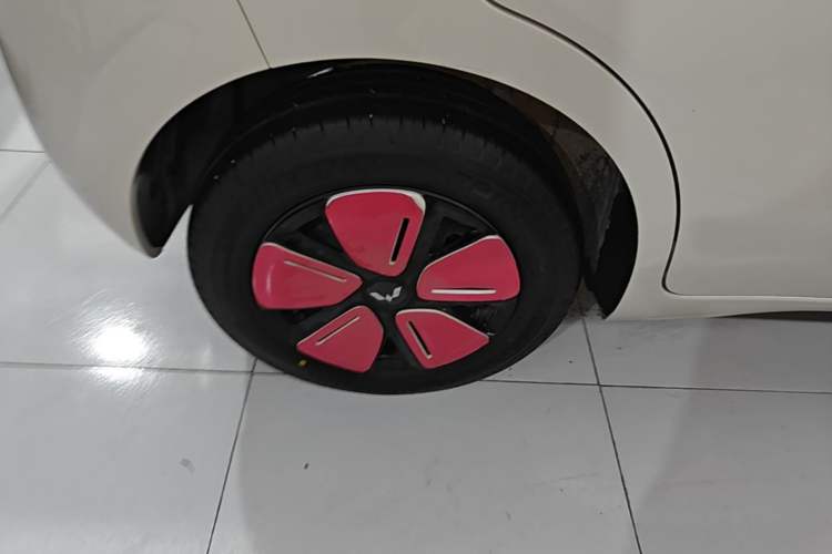 Used Wuling Hongguang MINIEV 2025 Four-Door Version Zhenxiang+ Edition Right Rear Wheel Hub