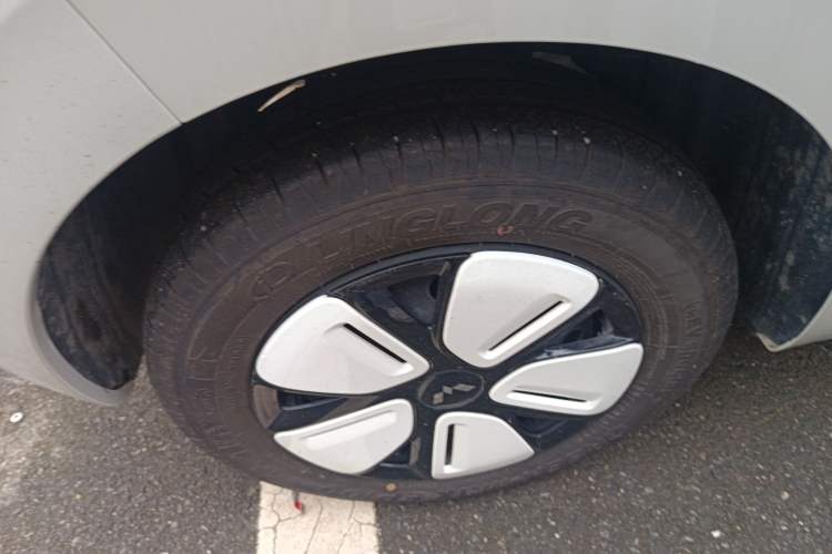 Used Wuling Hongguang MINIEV 2025 Four-Door Version Advanced Edition Right Rear Wheel Hub