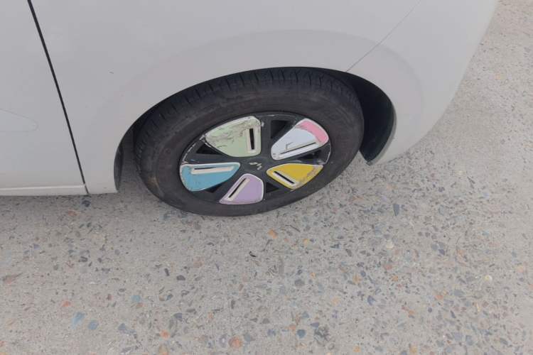 Used Wuling Hongguang MINIEV 2025 Four-Door Version Premium Edition Right Rear Wheel Hub