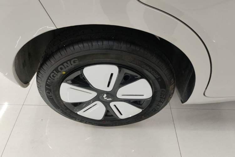 Used Wuling Hongguang MINIEV 2025 Four-Door Version Advanced Edition Right Rear Wheel Hub