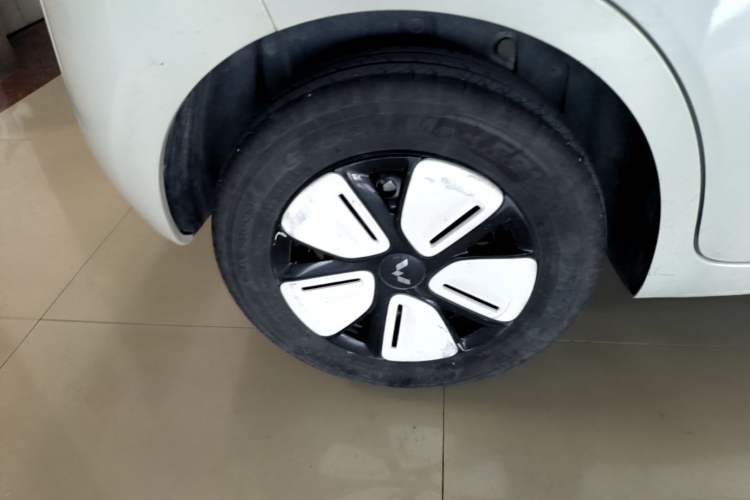 Used Wuling Hongguang MINIEV 2025 Four-Door Version Zhenxiang+ Edition Right Rear Wheel Hub