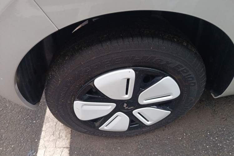 Used Wuling Hongguang MINIEV 2025 Four-Door Version Advanced Edition Right Rear Wheel Hub