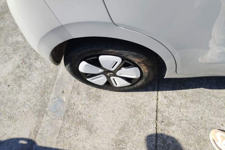 Used Wuling Hongguang MINIEV 2025 Four-Door Version Advanced Edition Right Rear Wheel Hub