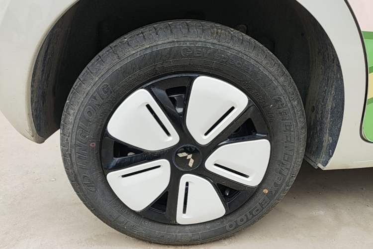 Used Wuling Hongguang MINIEV 2025 Four-Door Version Premium Edition Right Rear Wheel Hub