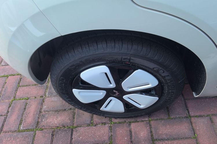 Used Wuling Hongguang MINIEV 2025 Four-Door Version Advanced Edition Right Rear Wheel Hub