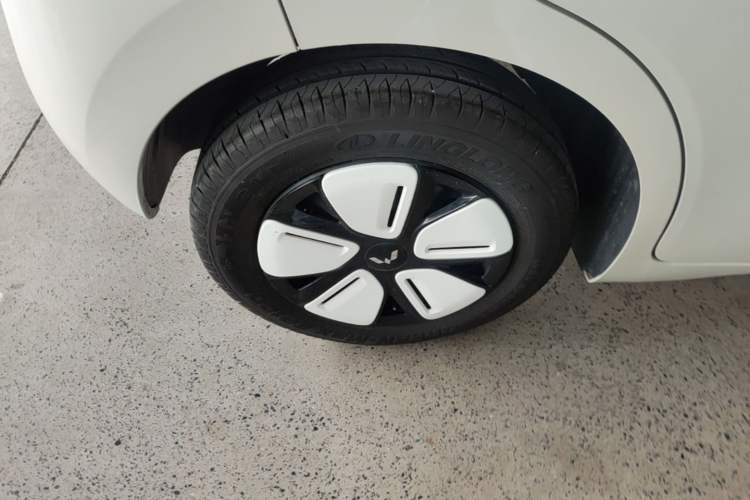 Used Wuling Hongguang MINIEV 2025 Four-Door Version Advanced Edition Right Rear Wheel Hub