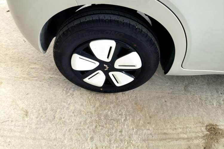 Used Wuling Hongguang MINIEV 2025 Four-Door Version Zhenxiang+ Edition Right Rear Wheel Hub